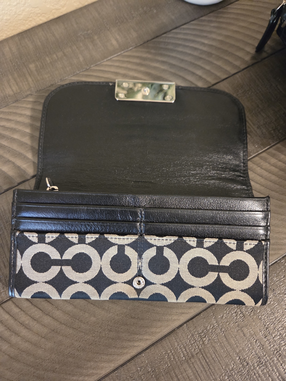 Coach Hand Bag and Wallet Set - Picture 14 of 16